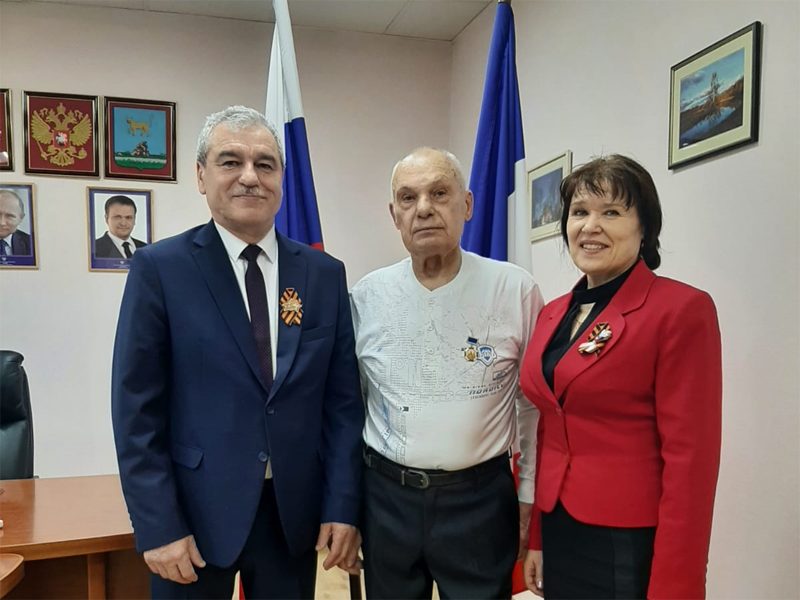 За вклад в развитие земли Новгородской.