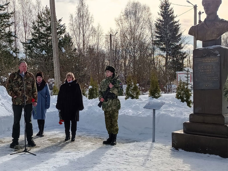 Митинг памяти воинов-десантников 6-ой парашютно-десантной роты.